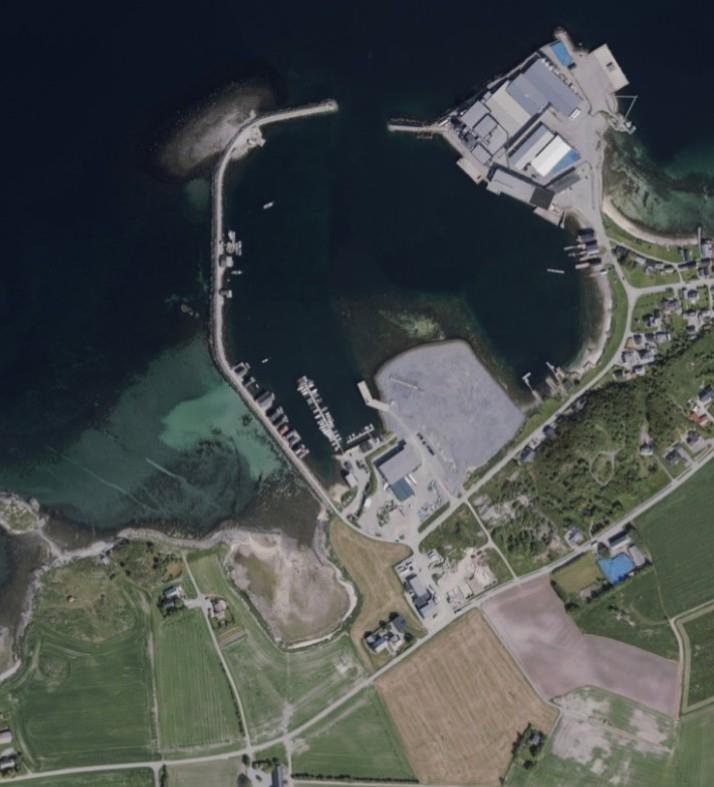 Flyfoto over Uthaug havn - Klikk for stort bilde